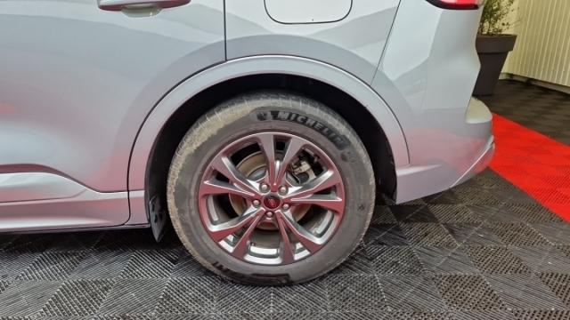 Ford Kuga image 2