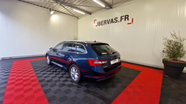 Skoda Superb Combi image 9