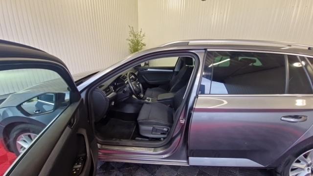 Skoda Superb Combi image 2