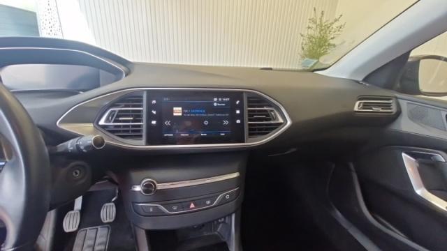 Peugeot 308 image 2