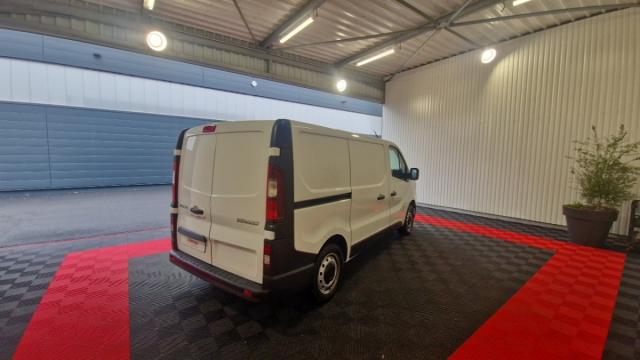 Renault Trafic image 2