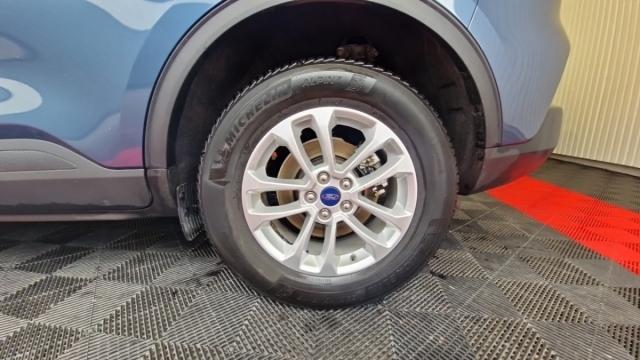 Ford Kuga image 9