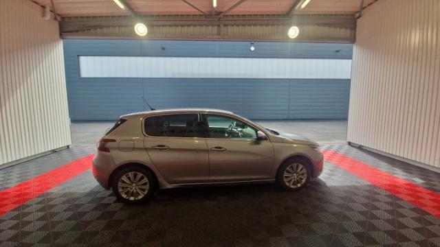 Peugeot 308 image 8