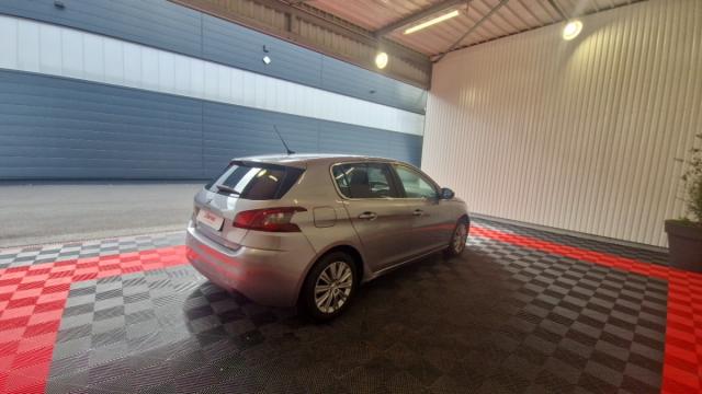 Peugeot 308 image 2