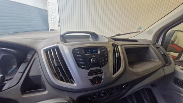 Ford Transit image 9
