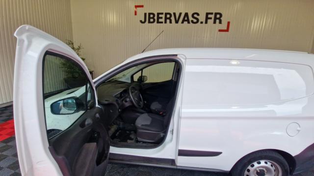 Ford Transit Courier image 6
