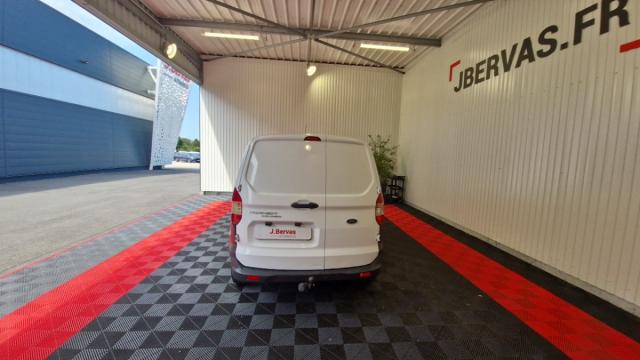 Ford Transit Courier image 9