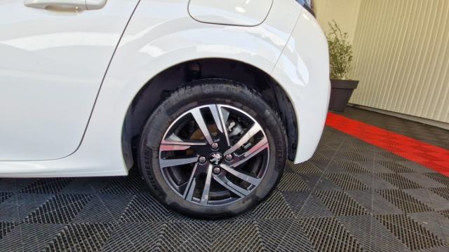 Peugeot 208 image 3