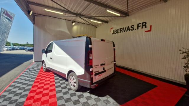 Renault Trafic image 2