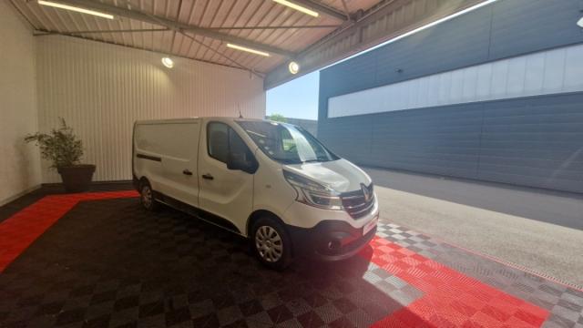 Renault Trafic image 2
