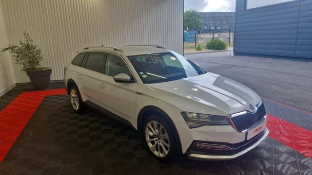 Skoda Superb Combi image 1