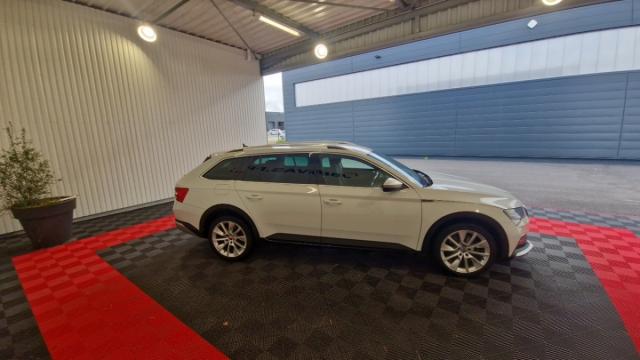 Skoda Superb Combi image 6