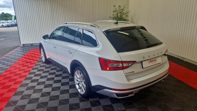 Skoda Superb Combi image 7