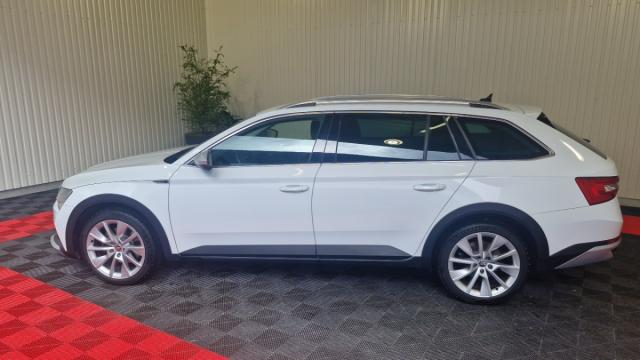 Skoda Superb Combi image 2