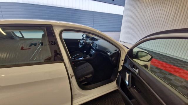 Peugeot 308 image 3