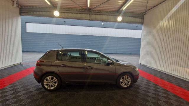 Peugeot 308 image 9