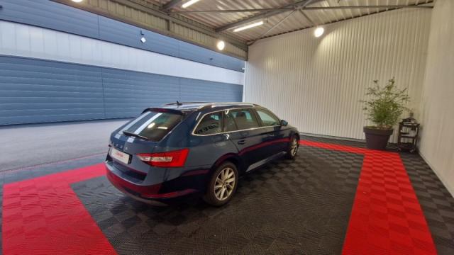 Skoda Superb Combi image 3
