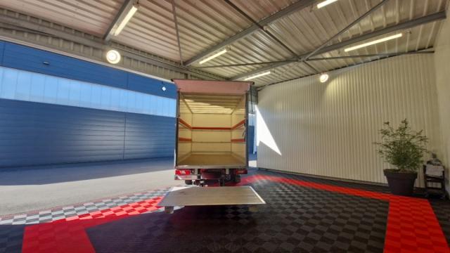 Ford Transit image 4