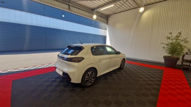 Peugeot 208 image 1