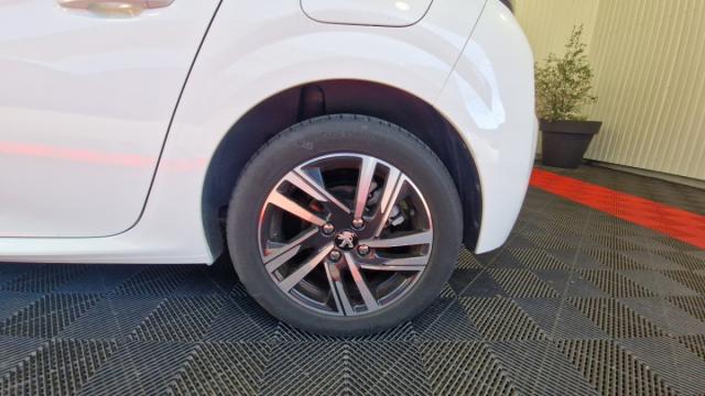 Peugeot 208 image 7