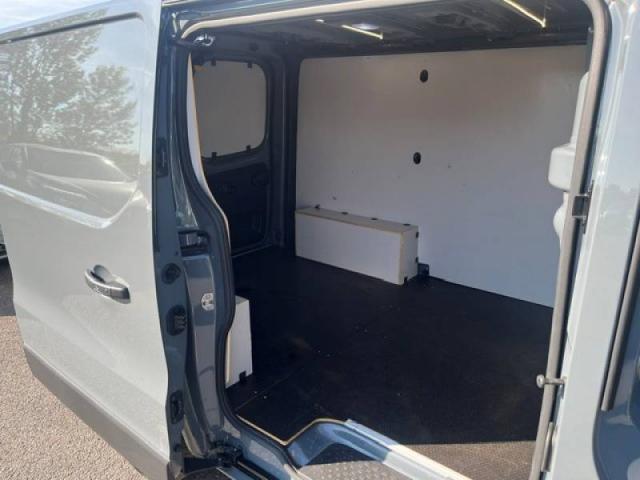 Nissan Primastar image 8