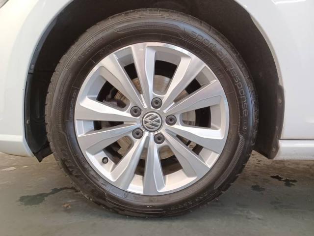Volkswagen Golf image 6