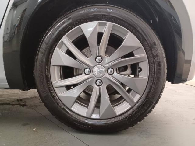 Peugeot 208 image 6