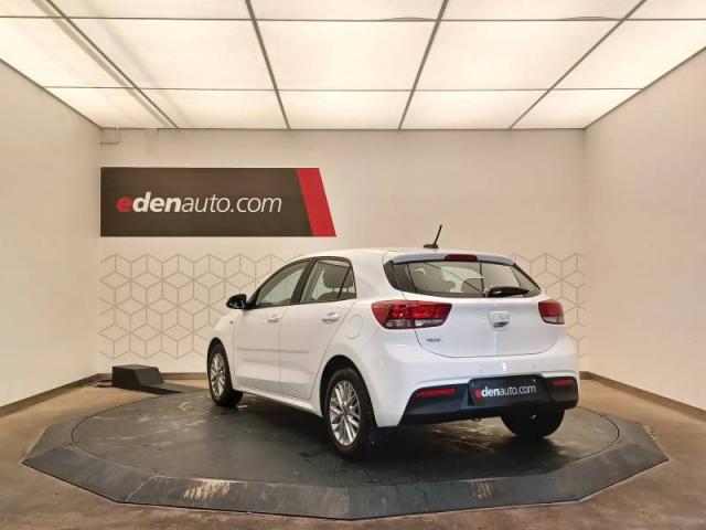 Kia Rio image 7
