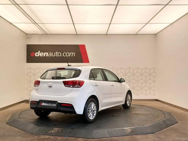 Kia Rio image 8