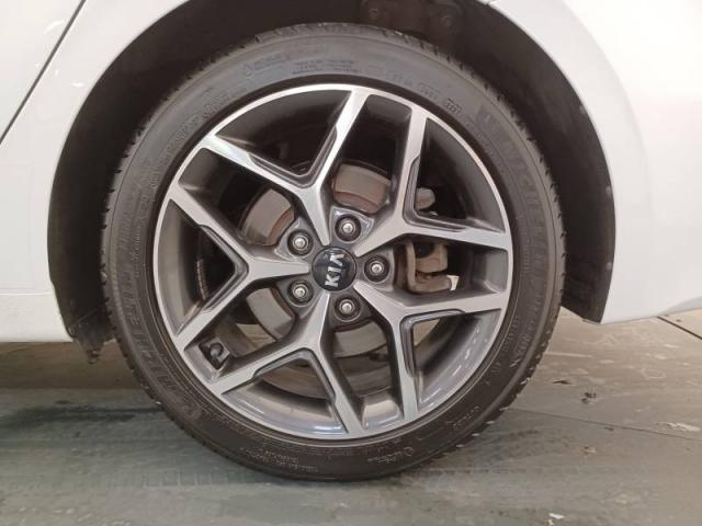 Kia Ceed image 8