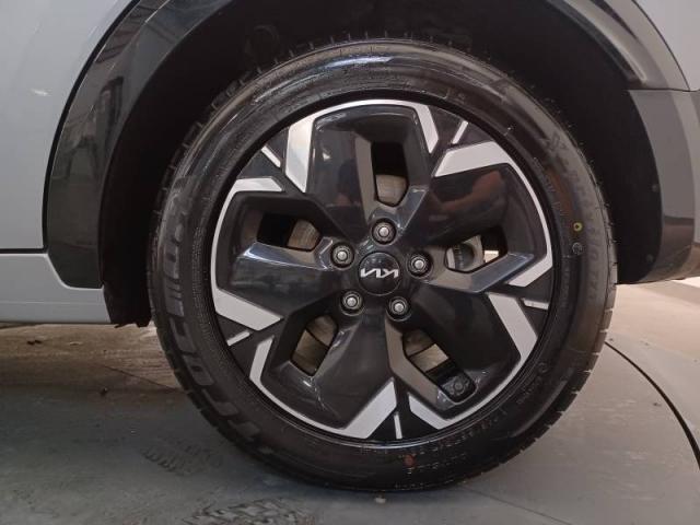 Kia Niro image 8