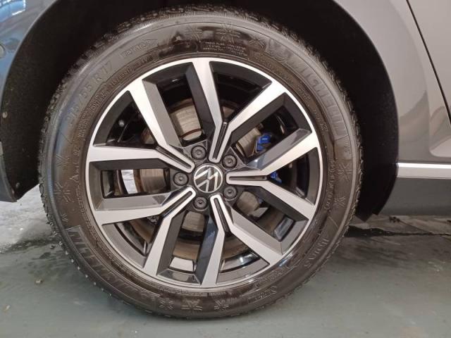 Volkswagen Passat image 1