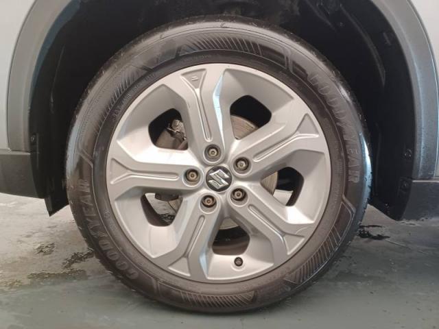 Suzuki Vitara image 9