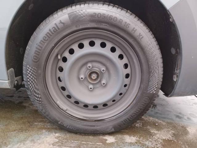 Nissan Townstar image 4