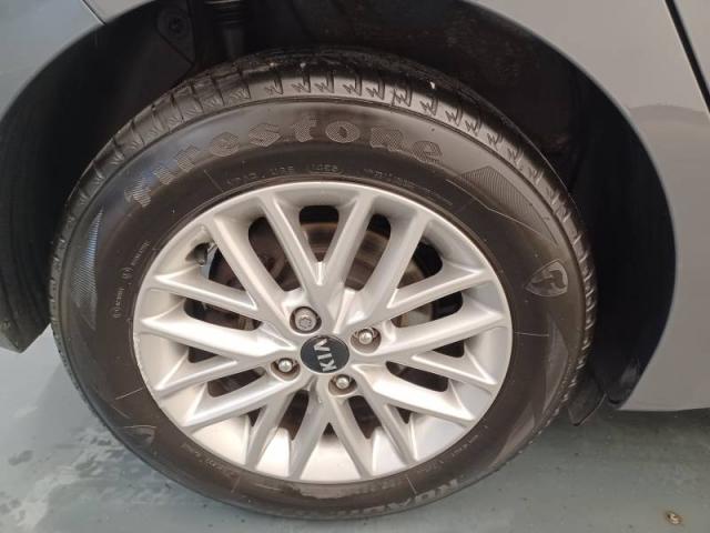 Kia Rio image 5