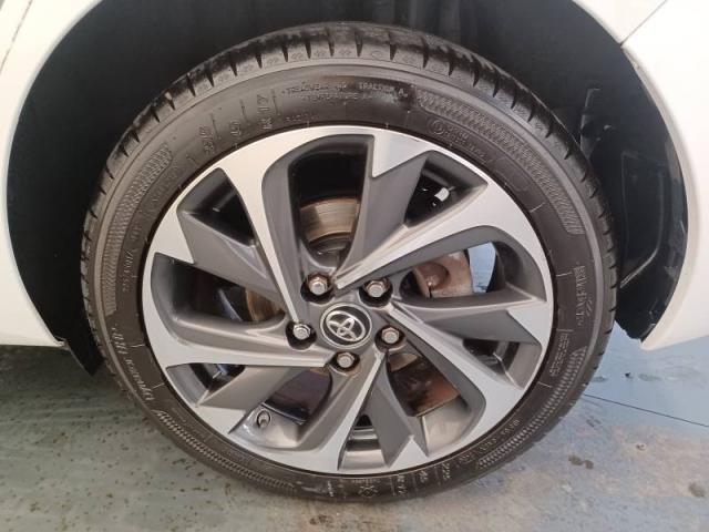 Toyota Auris image 9