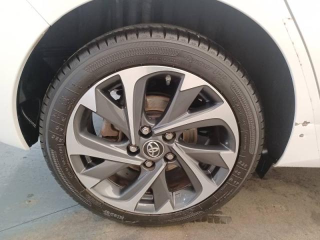 Toyota Auris image 7