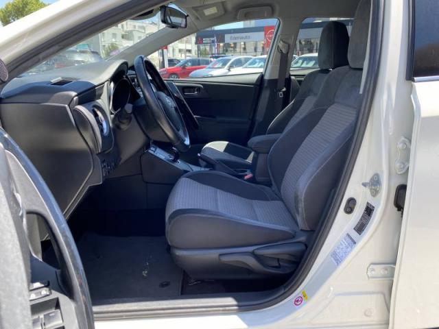 Toyota Auris image 3