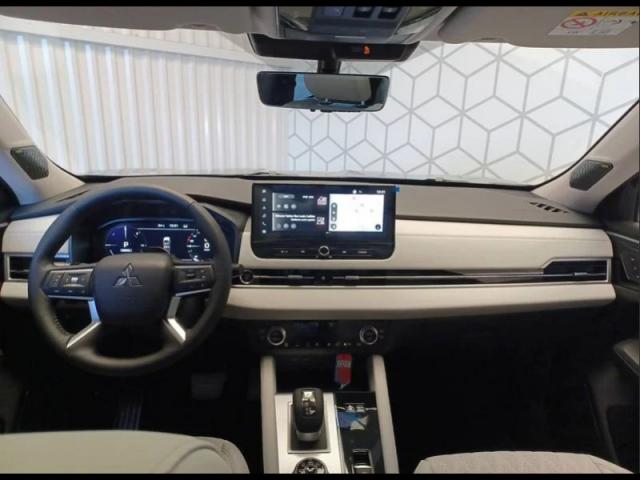 Mitsubishi Outlander image 5