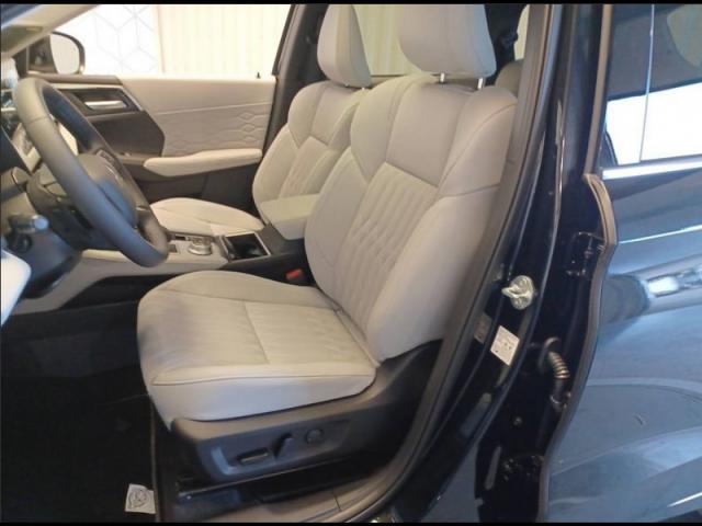 Mitsubishi Outlander image 2