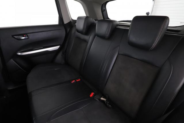 Suzuki Vitara image 9