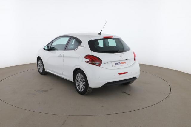 Peugeot 208 image 7