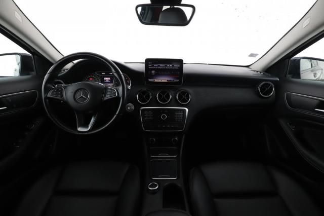 Mercedes Benz Gla image 9