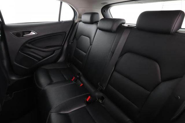 Mercedes Benz Gla image 6