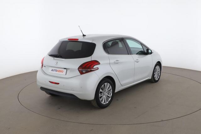 Peugeot 208 image 8