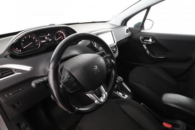 Peugeot 208 image 9