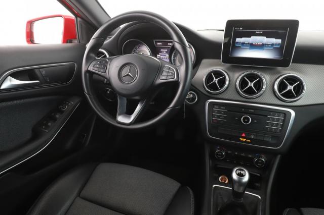 Mercedes Benz Gla image 2