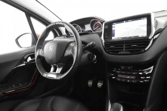 Peugeot 208 image 8