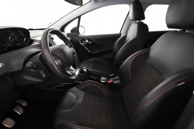 Peugeot 2008 image 2