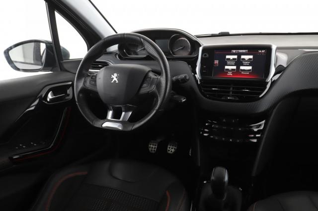 Peugeot 2008 image 8